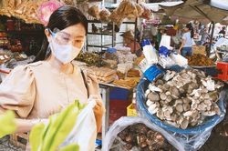 Thị trường thực phẩm chay tấp nập, hút khách mùa Vu Lan