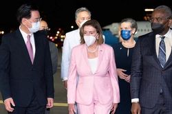 Trung Quốc triệu đại sứ Mỹ khi bà Pelosi đến Đài Loan