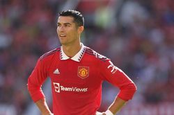 HLV Ten Hag ra điều kiện để Ronaldo được thi đấu