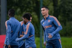 Ronaldo thể hiện sự chuyên nghiệp trong buổi tập của MU