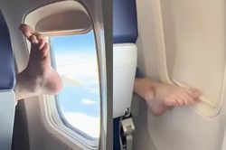 Hành khách Mỹ dùng chân đóng cửa sổ máy bay