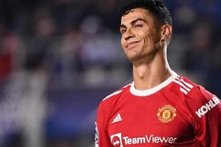 HLV Ten Hag không từ bỏ De Jong, Ronaldo về lại mái nhà xưa
