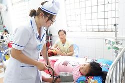 Sai lầm khi chăm sóc trẻ sốt xuất huyết