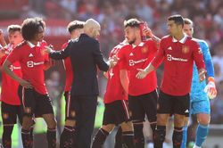 HLV Ten Hag nhận xét hành động của Ronaldo là 'không thể chấp nhận'