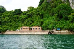 Những công trình vi phạm trên vịnh Hạ Long vẫn 'trơ gan cùng đá'