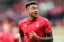 Huyền thoại Liverpool chỉ trích Lingard hám tiền