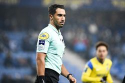 'Vua thẻ' bắt chính trận Pau FC - Dijon, Quang Hải có cơ hội trổ tài đá phạt?