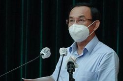 Bí thư TP.HCM Nguyễn Văn Nên: 'Nhân viên y tế không đơn độc'
