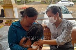Bình Phước: Bé gái bị cha dượng bạo hành đã được cha ruột đón về nuôi