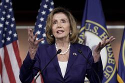 Trung Quốc tuyên bố ngừng hợp tác nhiều lĩnh vực với Mỹ và trừng phạt bà Pelosi