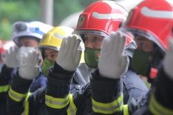 Đồng đội, người dân nghẹn ngào tiếc thương tiễn biệt 3 liệt sỹ về đất mẹ