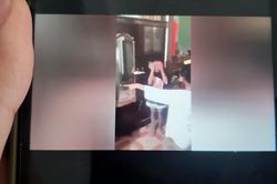 Nữ sinh tát tới tấp vào mặt bạn, gia đình muốn xin lỗi nạn nhân