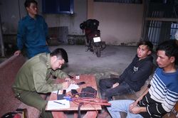 Cảnh sát bắt 2 thanh niên bắn trộm chó