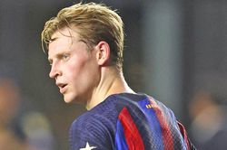 Ten Hag lên tiếng về thương vụ mua De Jong