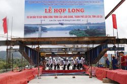 Phấn đấu cuối tháng 8/2022 đưa cầu Làng Giàng vào sử dụng
