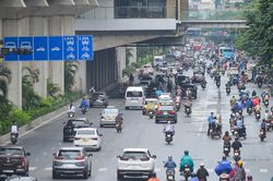 Hà Nội: Giao thông hỗn loạn ngày đầu thí điểm phân làn trên đường Nguyễn Trãi