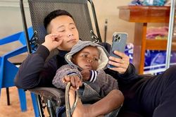 Quang Linh Vlog và Lôi Con xứng danh 'idol TikTok': Quẩy nhạc 'sương sương' thu về hàng triệu lượt xem