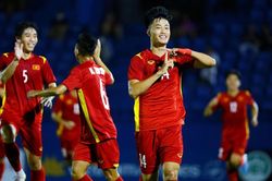 Việt Nam đánh bại Malaysia 2-1