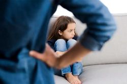 Có giận cỡ nào cha mẹ cũng tránh mắng con vào những thời điểm này