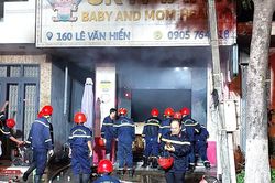 Lại cháy ở Đà Nẵng, cửa hàng quần áo trẻ em bị thiêu rụi