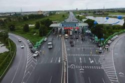 Bị 'tuýt còi', VEC điều chỉnh quy định liên quan đến số dư tài khoản thu phí không dừng