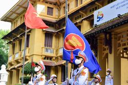 Lễ thượng cờ kỷ niệm 55 năm thành lập ASEAN