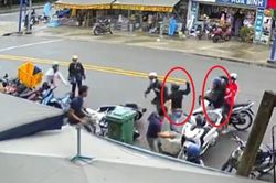 2 tên trộm xe máy tấn công người dân bằng hơi cay khi bị truy bắt