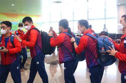 Đoàn thể thao người khuyết tật Việt Nam về nước sau kỳ tích tại ASEAN Para Games 11