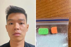 Nam thanh niên lộ gói ma túy trong túi quần khi 'đụng' Cảnh sát
