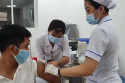 Đồng Nai đề xuất tăng lương và phụ cấp để 'giữ chân' nhân viên y tế