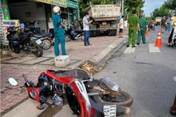 'Xe điên' húc văng nhiều xe máy, làm nhiều người bị thương