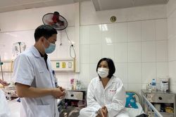 Phương pháp điều trị cho người mồ hôi chảy ròng ròng trên bàn tay