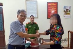 Người phụ nữ trả lại 200 triệu nhặt được cho tiến sĩ Học viện Nông nghiệp