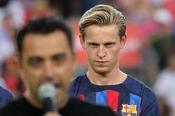 Frenkie De Jong chống đối Barca đến cùng