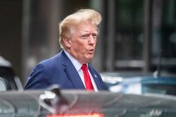 Bị xét hỏi, ông Trump kích hoạt tu chính án thứ 5