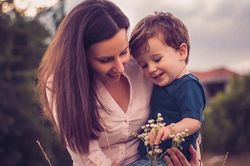 Ngó lơ khi con nói 'không yêu mẹ nữa', tôi suýt phải trả giá