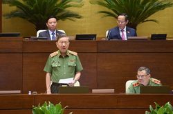 Bộ Công an không có chủ trương thu lại sổ hộ khẩu giấy khi công dân đến làm thủ tục, giấy tờ