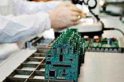 Mỹ đầu tư 52 tỷ USD để cạnh tranh sản xuất chip với Trung Quốc
