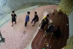 Công an truy tìm 7 tên cướp tuổi teen chém người cướp tài sản