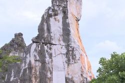 Thanh Hóa: Hòn Vọng Phu bị sét đánh, đe dọa sự nguyên trạng của thắng cảnh