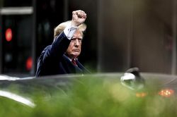 Ông Trump cáo buộc FBI đang 'ngụy tạo' bằng chứng