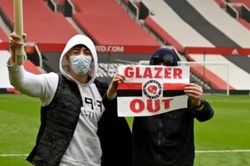 CĐV MU kêu gọi bỏ trống sân Old Trafford ở trận gặp Liverpool