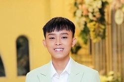 'Sốc' nặng với quà mà người hâm mộ tặng Hồ Văn Cường: Từ tiền đến vàng đều có