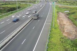 Hai ngày thu phí chính thức, lượng xe vào cao tốc Trung Lương – Mỹ Thuận giảm