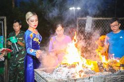 Hoa hậu Thiện nguyện Lan Trinh: Tháng báo hiếu tôi dành hết thời gian cho mẹ và gia đình