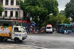 Một phụ nữ bị sát hại trên đường phố, thi thể bị người đàn ông đè lên
