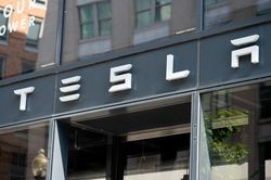 Tesla muốn xây dựng nhà máy ở Canada để hạ giá xe điện