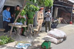 Phát hiện xe khách chở gần 400kg mỡ động vật bốc mùi hôi thối