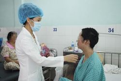 Uống thực phẩm chức năng làm đẹp, cô gái 25 tuổi biến dạng, suýt tử vong