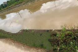 Phát hiện thi thể cụ bà nổi trên kênh